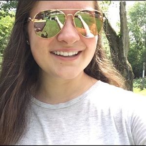 Meet your Posher, Ashley